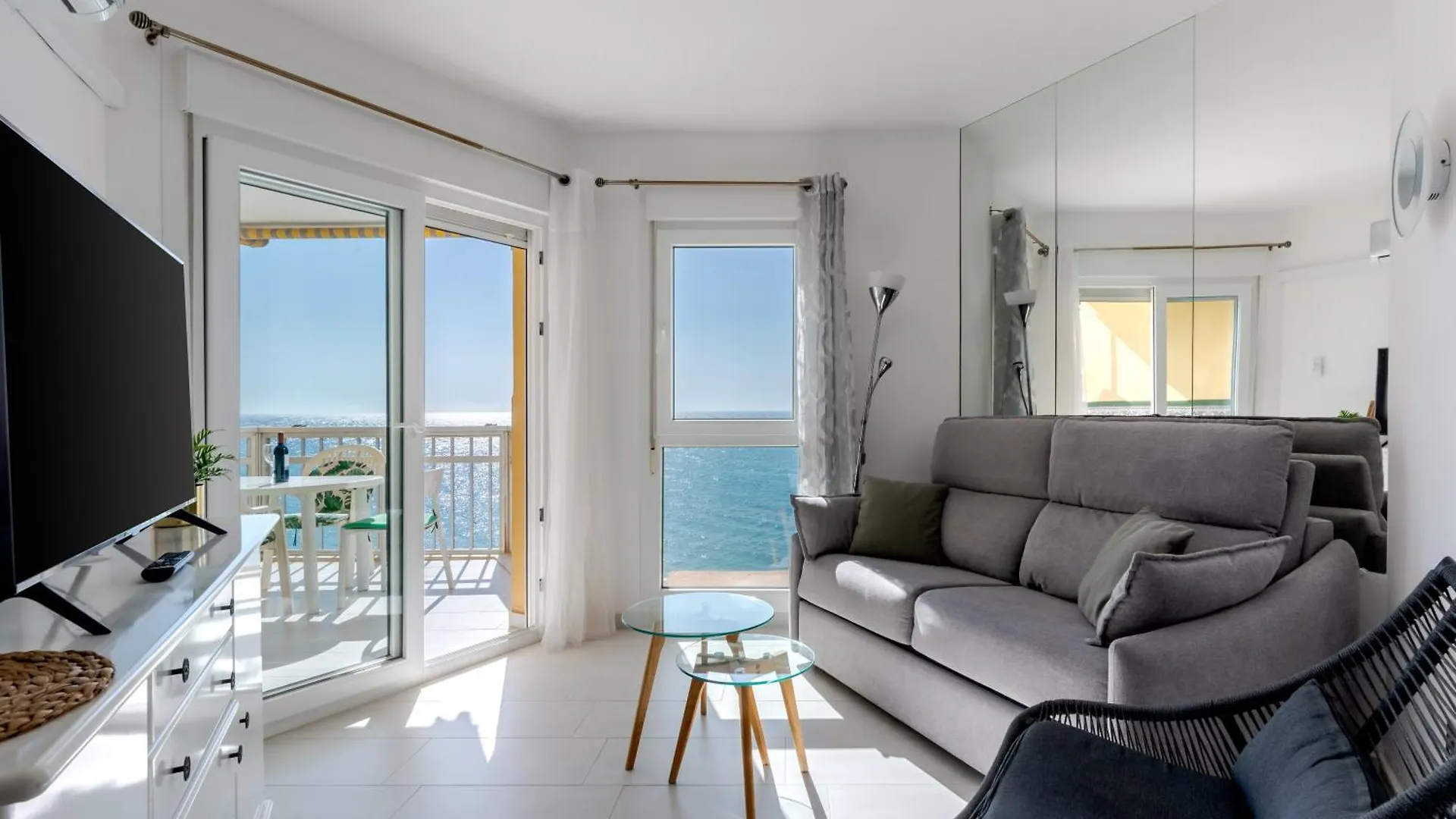 Wintowinrentals Relax & Frontal Sea View In Fuengirola location
